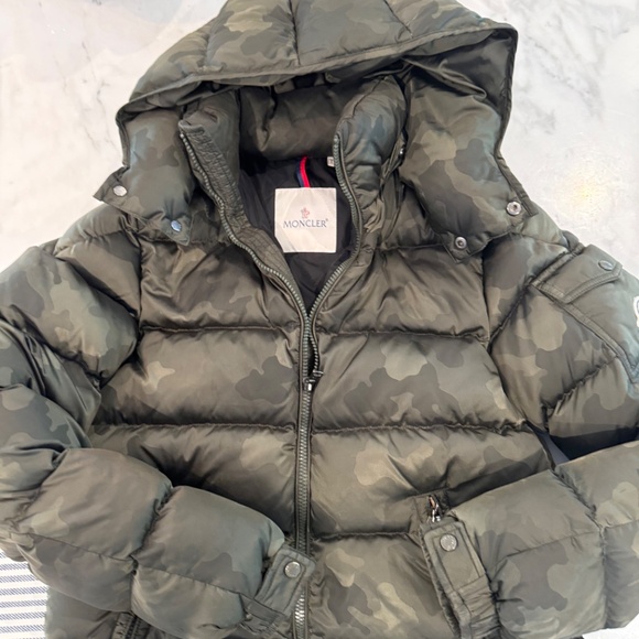 Moncler Boys Size 14 Camo Puffer - Picture 13 of 13